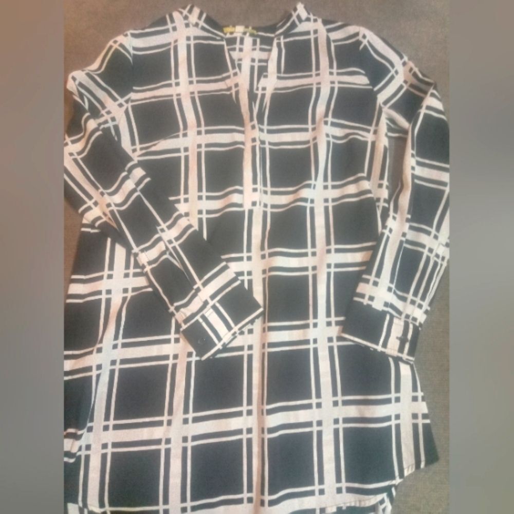 🤠Gianni Bini Long Sleeve Tunic Size Small